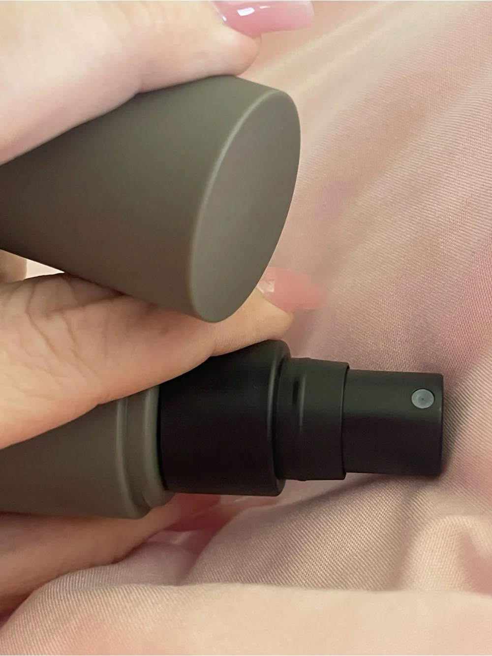 REFY Setting Powder Stick in Olive Green